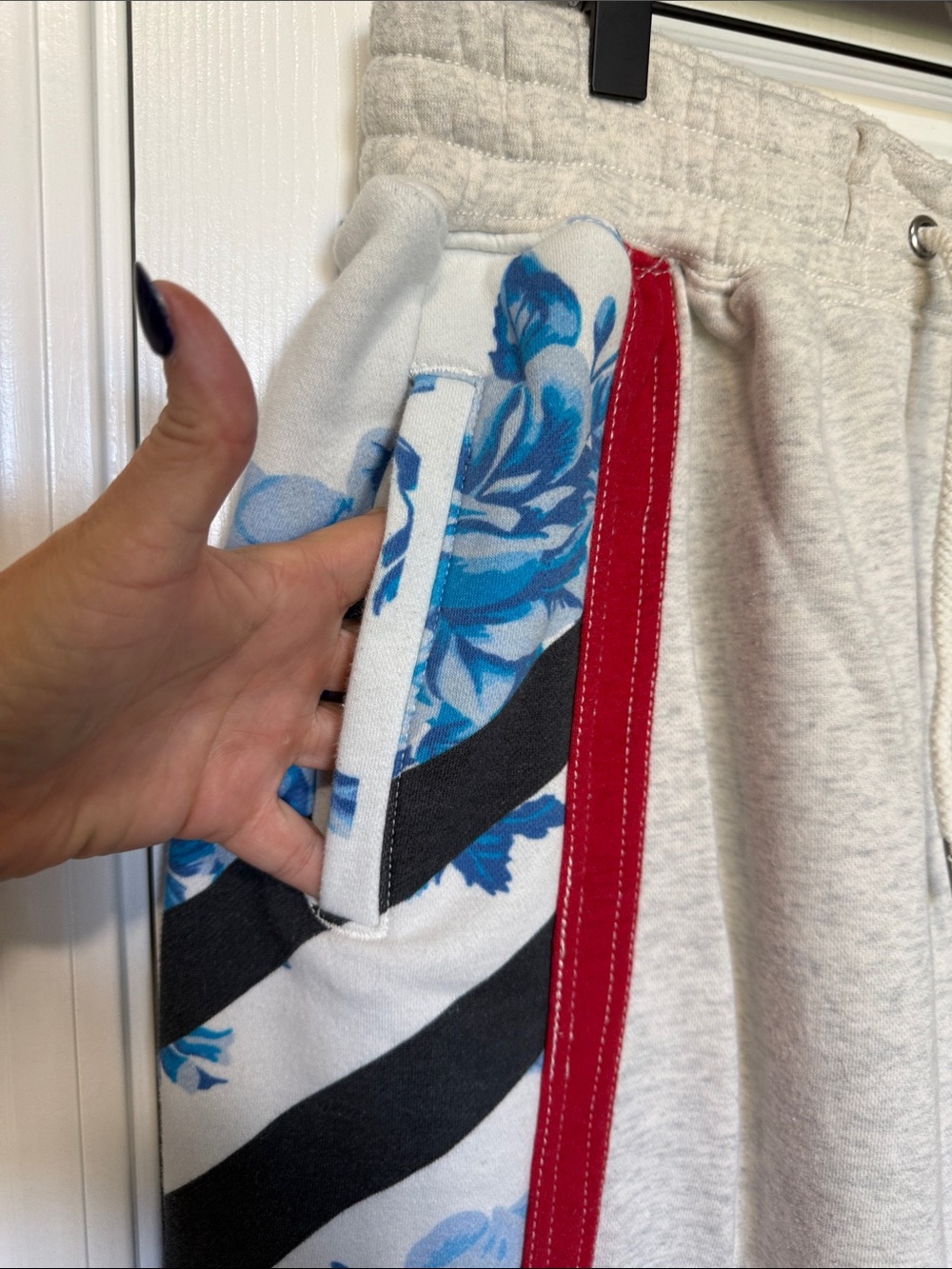 Free people FP Movement floral striped sweatpants Like New Sz L blue red white - Picture 3 of 9